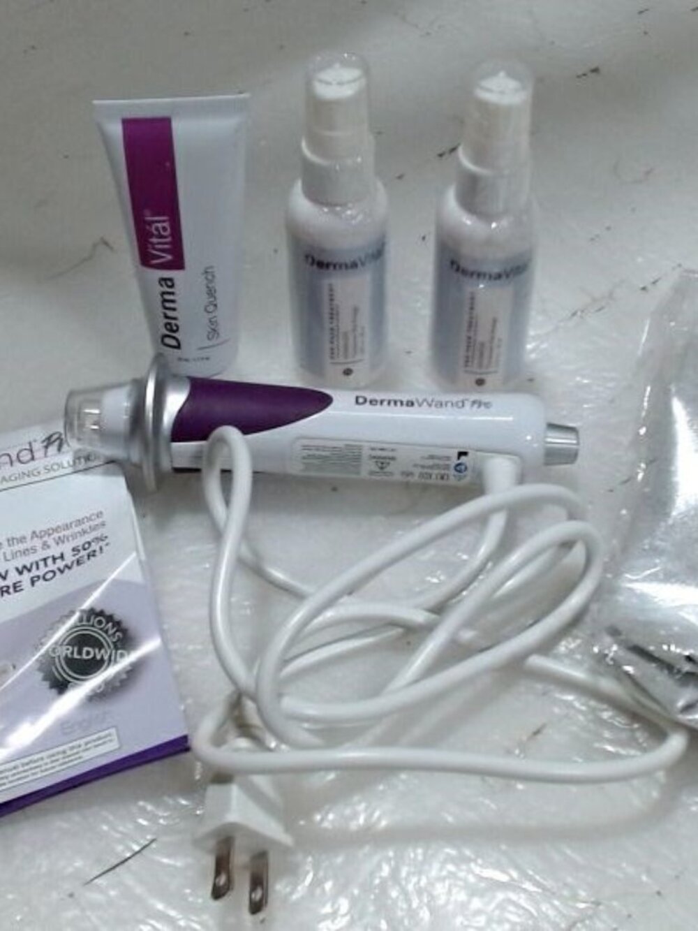 New In Box - NEW DermaWand Pro Microcurrent Skincare Device 4-piece Kit